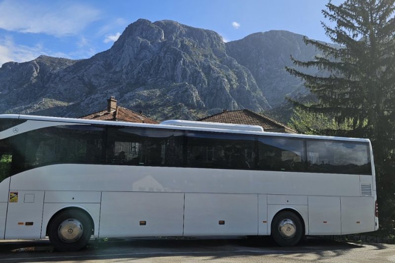 mercedes-tourismo_2